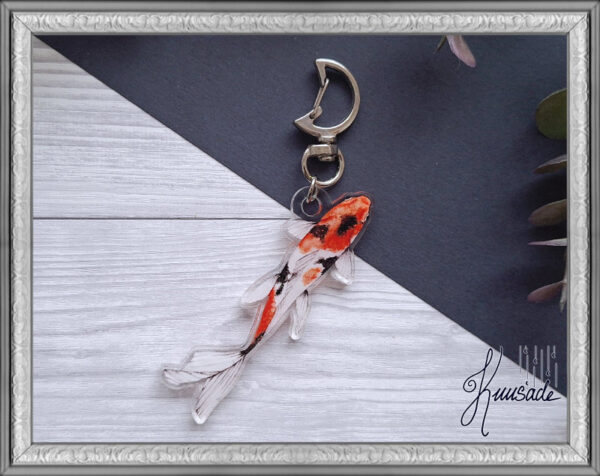 Akryylicharmi Koikarppi Musta-Oranssi