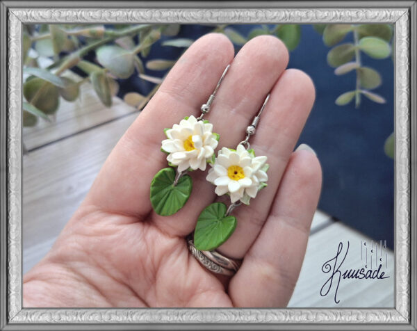 Roikkuvat Korvakorut Lumpeenkukka