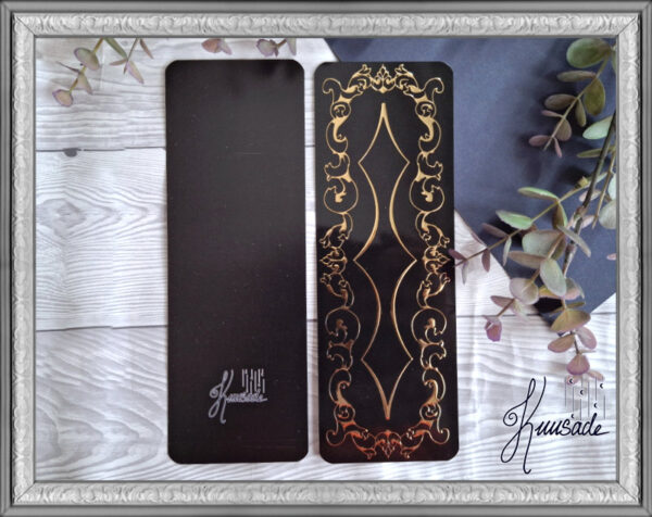 Pahvinen kirjanmerkki, 3D kultaefektillä - Koristereuna